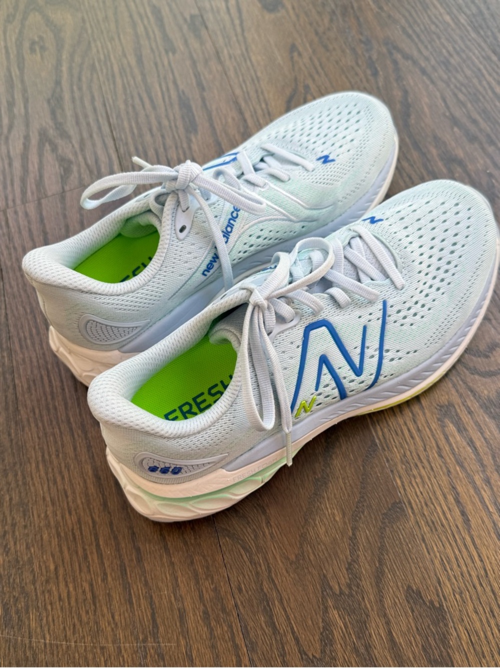 New Balance women’s 860 Light Blue Fresh Foam Running Shoes